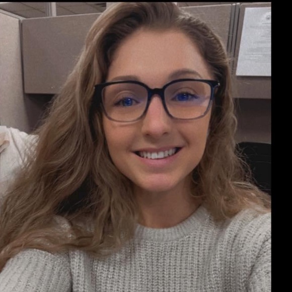 Meet your Posher, Katy - Picture 1 of 1